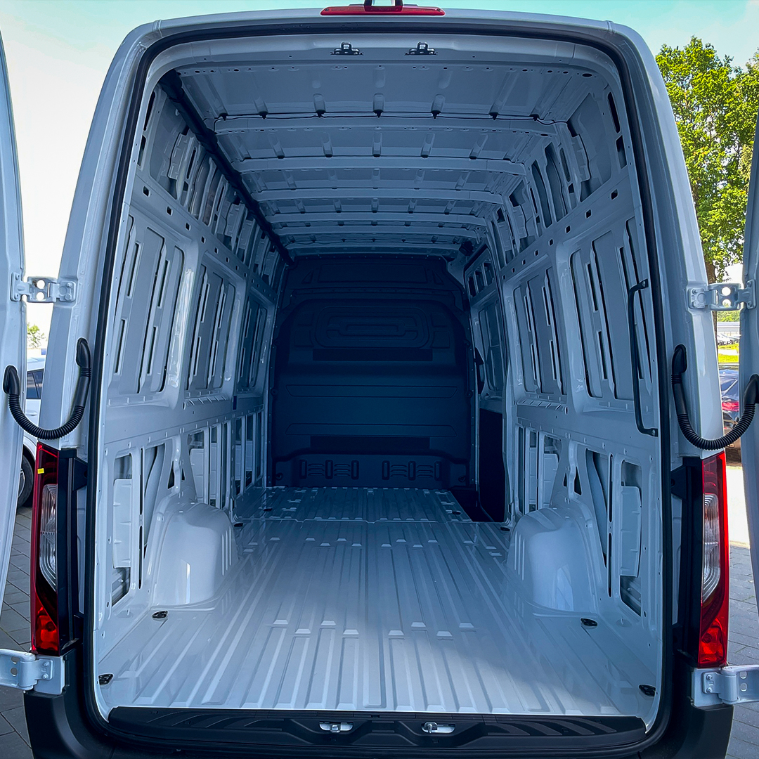 Mercedes-Benz Sprinter 317 CDI Furgon PRO długi &ndash; zdjęcie 4
